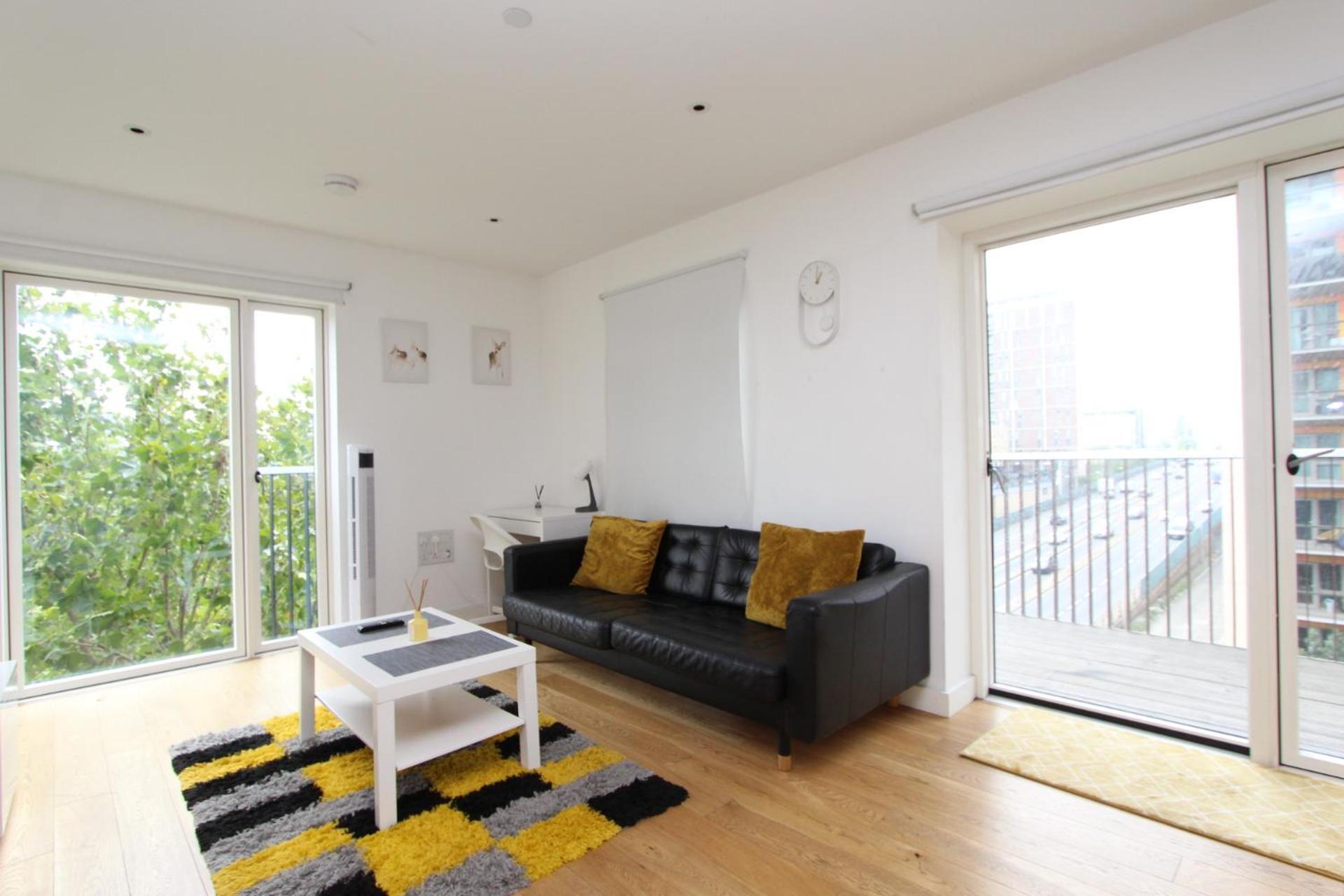 Spacious & Modern 1 Bedroom Close To Station In E16 Londres Exterior foto
